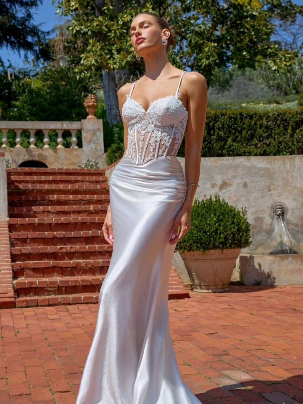 New Elegant Off White Sleeveless Wedding Gown w/ Floral Lace Embroidery CD T819W
